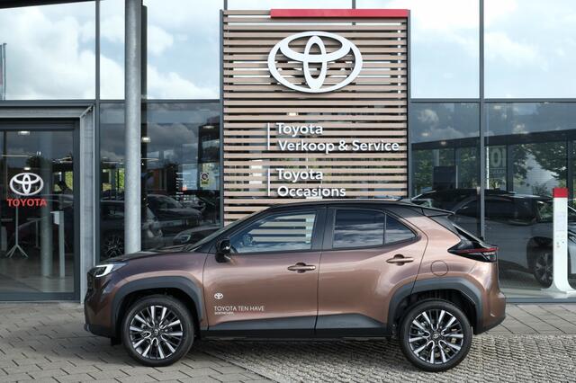 Toyota YARIS Cross 1.5 Hybrid 130 Executive Automaat | Premium Pack | Combimeter, 10" Head-up Display (HUD) | JBL® Premium Sound System met 8 speakers | LED Matrix koplampen met Adaptive High Beam System (AHS) en automa