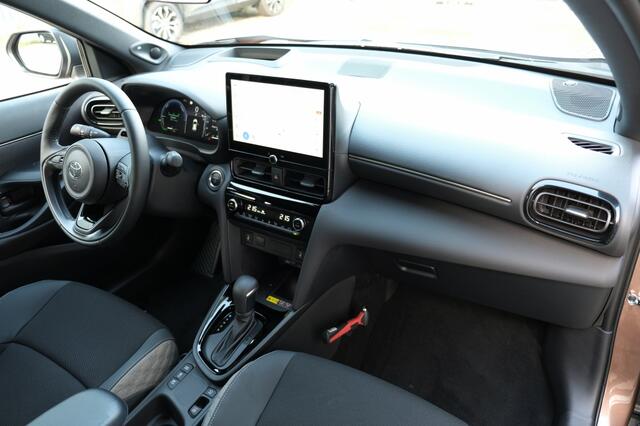 Toyota YARIS Cross 1.5 Hybrid 130 Executive Automaat | Premium Pack | Combimeter, 10" Head-up Display (HUD) | JBL® Premium Sound System met 8 speakers | LED Matrix koplampen met Adaptive High Beam System (AHS) en automa