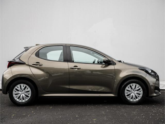 Toyota YARIS 1.5 Hybrid Active Nieuw model!/ Carplay/ Dab/ Camera/ Navigatie Apps/ Climate control/ Keyless/ Cruise control