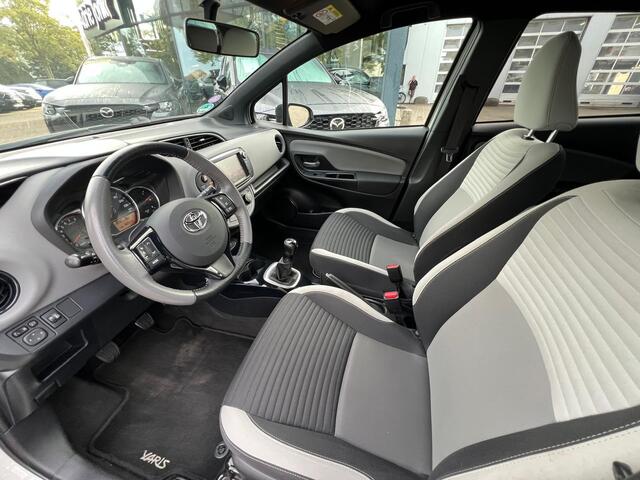 Toyota YARIS 1.0 VVT-i Trend | CRUISE CONTROL | ACHTERUITRIJCAMERA | BI-TONE | CLIMATE CONTROL | ALL SEASON BANCEN | 16 INCH LMV |