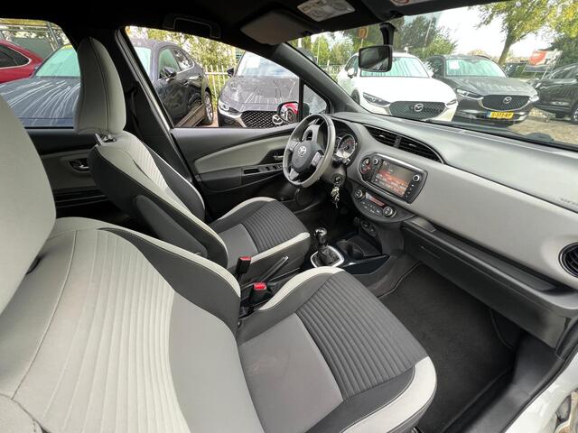 Toyota YARIS 1.0 VVT-i Trend | CRUISE CONTROL | ACHTERUITRIJCAMERA | BI-TONE | CLIMATE CONTROL | ALL SEASON BANCEN | 16 INCH LMV |