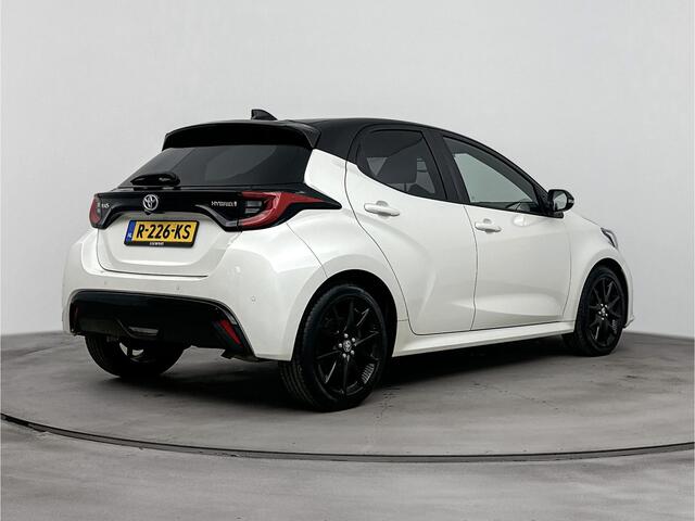 Toyota YARIS 1.5 Hybrid Executive | Parkeersensoren V+A | Blindspot | Stoelverwarming |