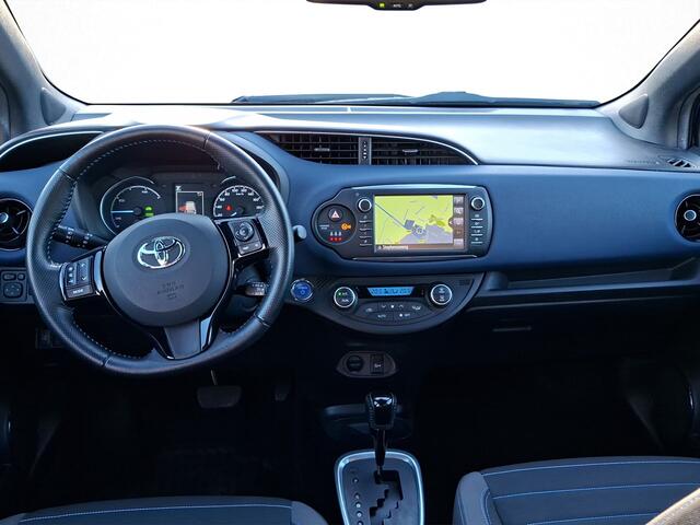 Toyota YARIS 1.5 Hybrid Bi-Tone | Dealer onderhouden | Stoelverwarming | Navigatie | Elektrisch verstel/inklapbare buitenspiegels | Cruise Control | Climate Control |