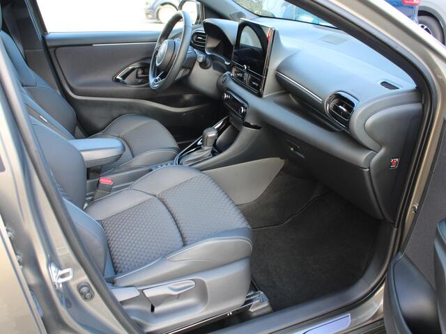 Toyota YARIS 1.5 Hybrid 130 Executive | KEYLESS ENTRY | STOELVERWARMING | APPLE CARPLAY |
