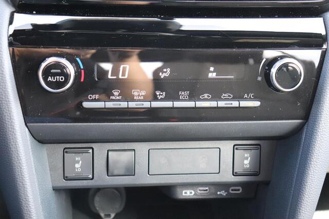Toyota YARIS Cross 1.5 Hybrid 130 First Edition, Comfort Pack, Stuur & Stoel verwarming, BSM, Sensoren, Verwacht november, Inruilpremie €2.500,-!