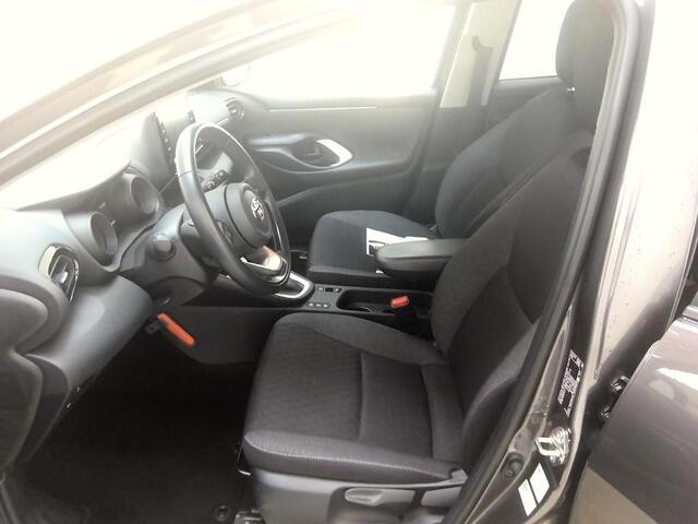 Toyota YARIS 1.5 Hybrid Style Navigatiesysteem | Stoelverwarming | Licht matealen velgen | Als nieuw !!!