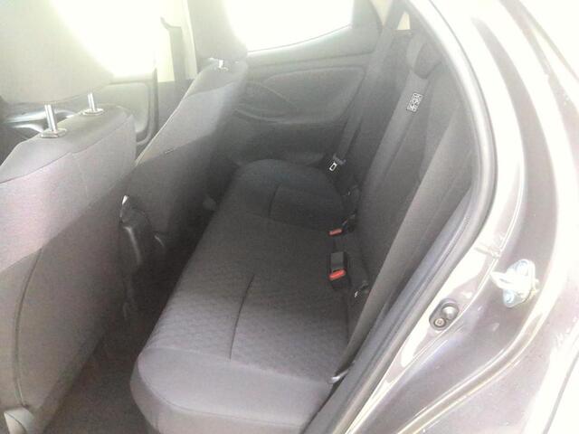 Toyota YARIS 1.5 Hybrid Style Navigatiesysteem | Stoelverwarming | Licht matealen velgen | Als nieuw !!!