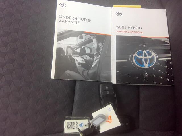 Toyota YARIS 1.5 Hybrid Style Navigatiesysteem | Stoelverwarming | Licht matealen velgen | Als nieuw !!!