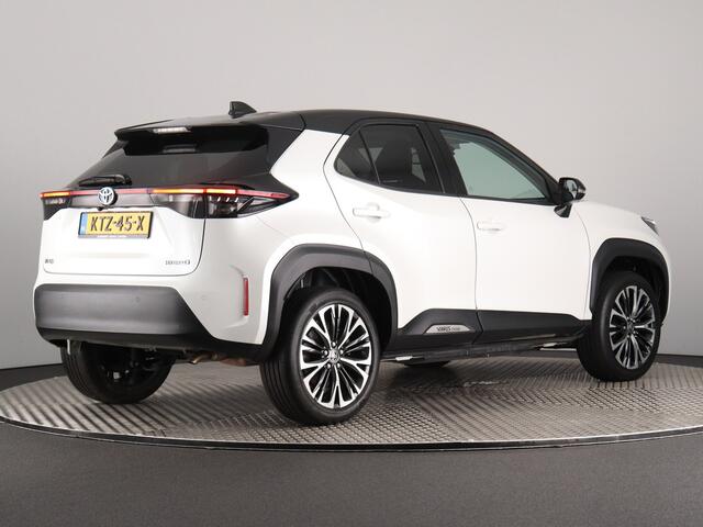 Toyota YARIS Cross 1.5 Hybrid Executive (Camera / Stoel-Stuurverwarming / Dodehoek / Half leder / Carplay / BiTone / ACC)