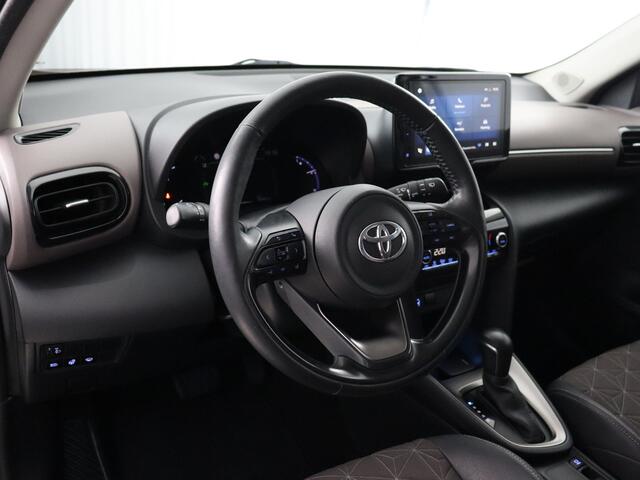 Toyota YARIS Cross 1.5 Hybrid Executive (Camera / Stoel-Stuurverwarming / Dodehoek / Half leder / Carplay / BiTone / ACC)