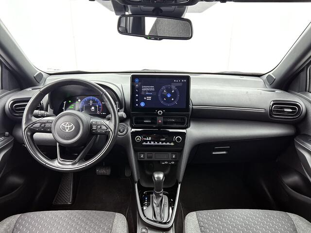 Toyota YARIS Cross 1.5 Hybrid 115 First Edition + | BTW voertuig | Stoel+stuurverwarming | Parkeersensoren voor+achter |