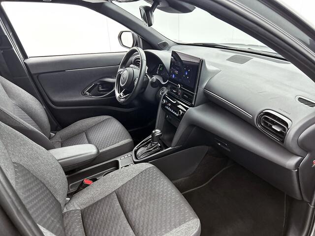 Toyota YARIS Cross 1.5 Hybrid 115 First Edition + | BTW voertuig | Stoel+stuurverwarming | Parkeersensoren voor+achter |