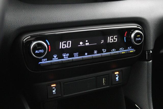 Toyota YARIS 1.5 Hybrid Executive | Leder Stof bekleding | Navigatie | Panoramadak | Stoelverwarming |