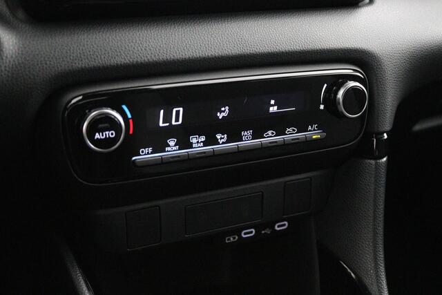 Toyota YARIS 1.5 Hybrid 115 First Edition | Parkeercamera | Keyless | Climate control |