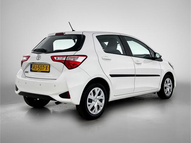 Toyota YARIS 1.5 VVT-i Aspiration | Navigatie | Cruise Control | Climate Control | Parkeersensoren Achter | Achteruitrijcamera | Bluetooth | Elektrische ramen voor |