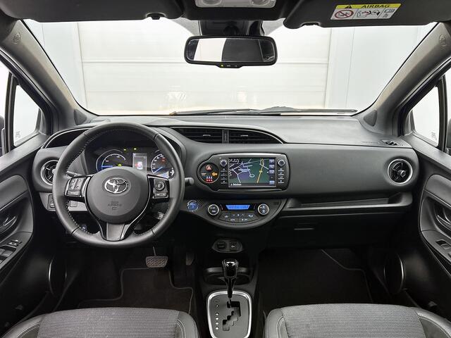 Toyota YARIS 1.5 Hybrid Executive | Navigatie | Climate Control | Half lederen bekleding | Armsteun | Achteruitrijcamera | Cruise Control | Fietsendragerbeugel afneembaar |