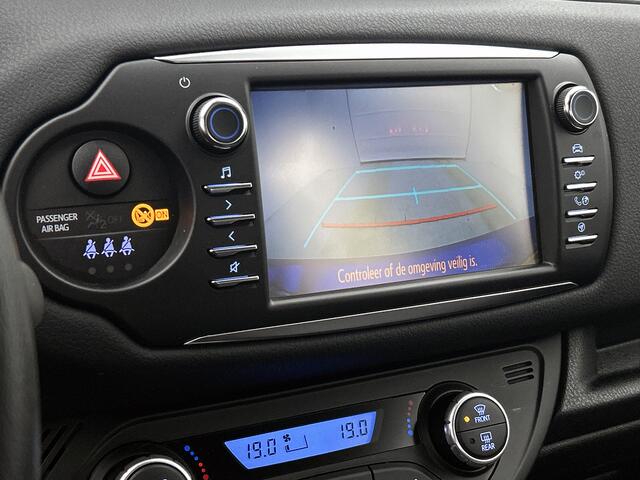 Toyota YARIS 1.5 Hybrid Executive | Navigatie | Climate Control | Half lederen bekleding | Armsteun | Achteruitrijcamera | Cruise Control | Fietsendragerbeugel afneembaar |