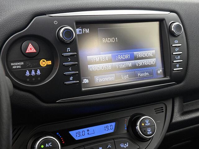 Toyota YARIS 1.5 Hybrid Executive | Navigatie | Climate Control | Half lederen bekleding | Armsteun | Achteruitrijcamera | Cruise Control | Fietsendragerbeugel afneembaar |