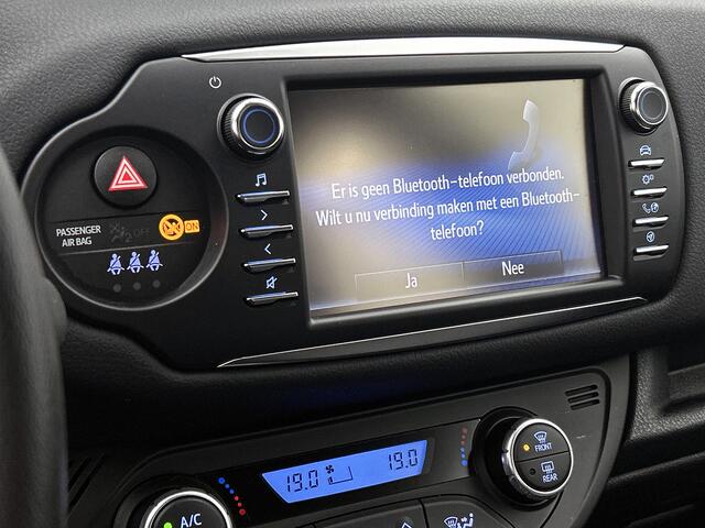 Toyota YARIS 1.5 Hybrid Executive | Navigatie | Climate Control | Half lederen bekleding | Armsteun | Achteruitrijcamera | Cruise Control | Fietsendragerbeugel afneembaar |