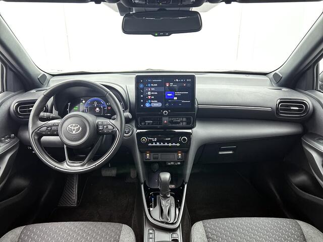 Toyota YARIS Cross 1.5 Hybrid 115 Dynamic Comfort Pack | BTW voertuig | Dodehoek detectie | Stoel+stuurverwarming | Parkeersensoren voor+achter | Draadloze telefoonlader | Navigatie | Apple CarPlay/Android Auto | Cruise Control Adaptive |