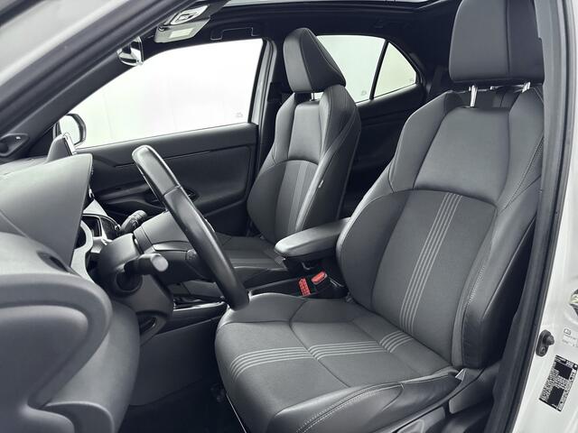 Toyota YARIS Cross 1.5 Hybrid Adventure | Pano Dak | Parkeersensoren V+A | Blindspot | Stoelverwarming |