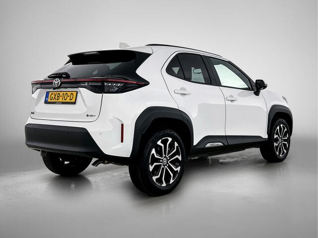 Toyota YARIS Cross 1.5 Hybrid 115 First Edition Comfort Pack | Dealer onderhouden | Stoel+stuurverwarming | Dodehoek detectie | parkeersensoren voor+achter | Navigatie | Climate Control | Cruise Control Adaptive | 1 sleutel aanwezig