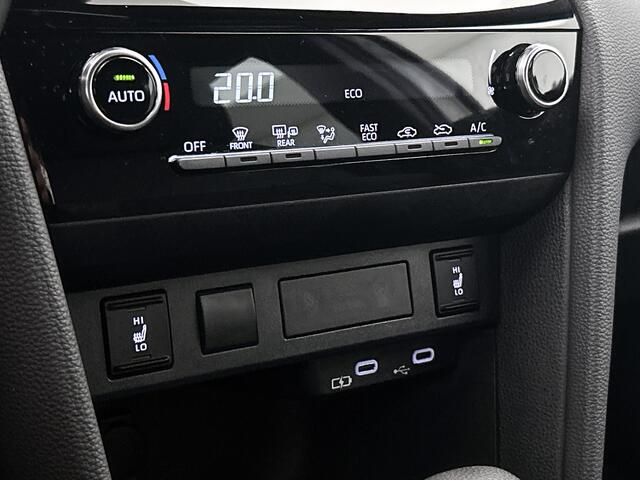 Toyota YARIS Cross 1.5 Hybrid 115 First Edition Comfort Pack | Dealer onderhouden | Stoel+stuurverwarming | Dodehoek detectie | parkeersensoren voor+achter | Navigatie | Climate Control | Cruise Control Adaptive | 1 sleutel aanwezig