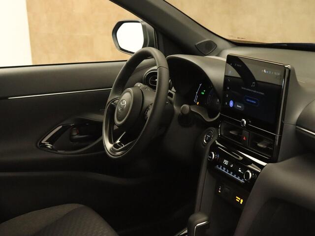 Toyota YARIS Cross 1.5 Hybrid 130 Dynamic - NIEUWE AUTO DIRECT UIT VOORRAAD LEVERBAAR - DODEHOEKDETECTIE - APPLE CARPLAY/ ANDROID AUTO - PARKEERSENSOREN VOOR/ACHTER - CLIMATE CONTROL - VOORRUITVERWARMING - STUURVERWARMING - STOELVERWARMING - ADAPTIEVE CRUISE CONTROL - CAMERA - DAB AUDIO