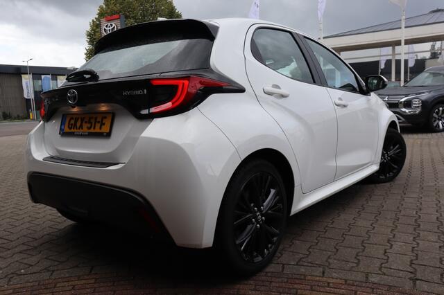 Toyota YARIS 1.5 Hybrid Dynamic Limited | Stoelverwarming | Keyless | 17 inch | All Seasons