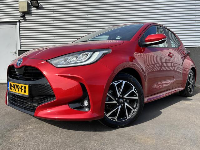 Toyota YARIS 1.5 Hybrid Dynamic Nieuw geleverd, Dealeronderhouden, Smart Key, Lichtmetalen velgen, LED, Achteruitrijcamera, Apple Carplay en/of Android auto navigatie.