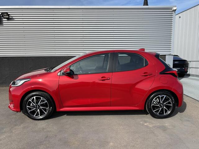 Toyota YARIS 1.5 Hybrid Dynamic Nieuw geleverd, Dealeronderhouden, Smart Key, Lichtmetalen velgen, LED, Achteruitrijcamera, Apple Carplay en/of Android auto navigatie.
