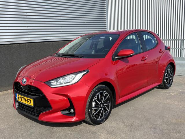 Toyota YARIS 1.5 Hybrid Dynamic Nieuw geleverd, Dealeronderhouden, Smart Key, Lichtmetalen velgen, LED, Achteruitrijcamera, Apple Carplay en/of Android auto navigatie.