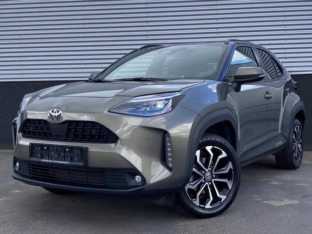 Toyota YARIS Cross 1.5 Hybrid 115 First Edition Stoel- & stuurwiel verwarming, parkeersensoren v&a, navigatie Apple CarPlay/Android Auto, achteruitrij camera