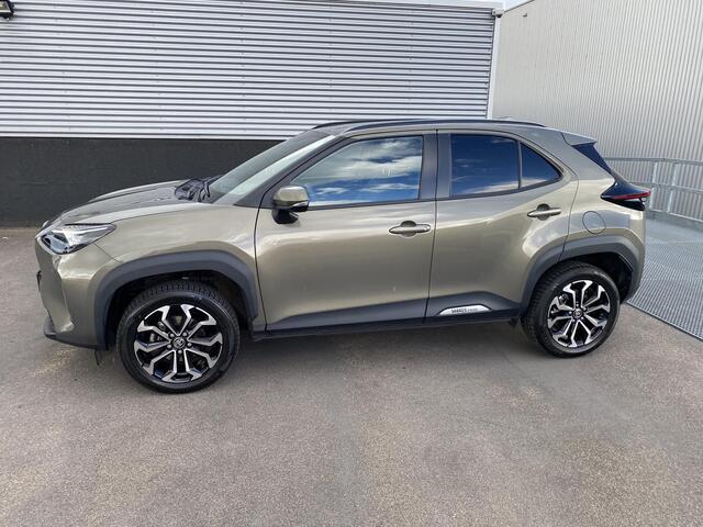Toyota YARIS Cross 1.5 Hybrid 115 First Edition Stoel- & stuurwiel verwarming, parkeersensoren v&a, navigatie Apple CarPlay/Android Auto, achteruitrij camera