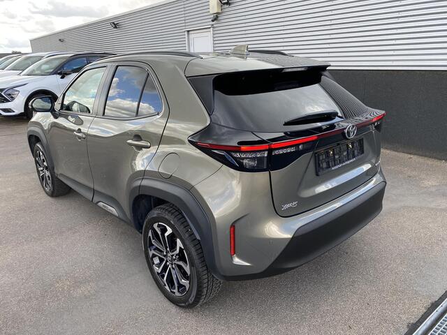 Toyota YARIS Cross 1.5 Hybrid 115 First Edition Stoel- & stuurwiel verwarming, parkeersensoren v&a, navigatie Apple CarPlay/Android Auto, achteruitrij camera