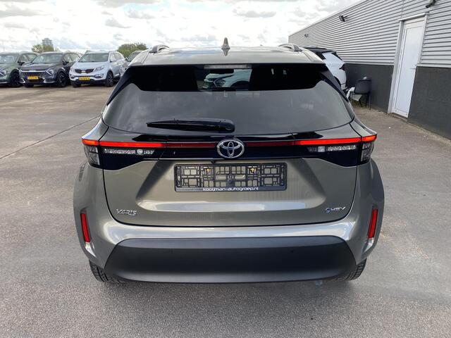 Toyota YARIS Cross 1.5 Hybrid 115 First Edition Stoel- & stuurwiel verwarming, parkeersensoren v&a, navigatie Apple CarPlay/Android Auto, achteruitrij camera
