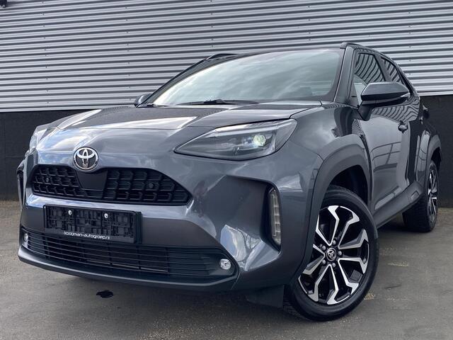 Toyota YARIS Cross 1.5 Hybrid 115 First Edition parkeersensoren Voor- & Achter, achteruitrij camera, stuurwiel verwarming, stoel verwarming, Navigatie Apple CarPlay/Android Auto
