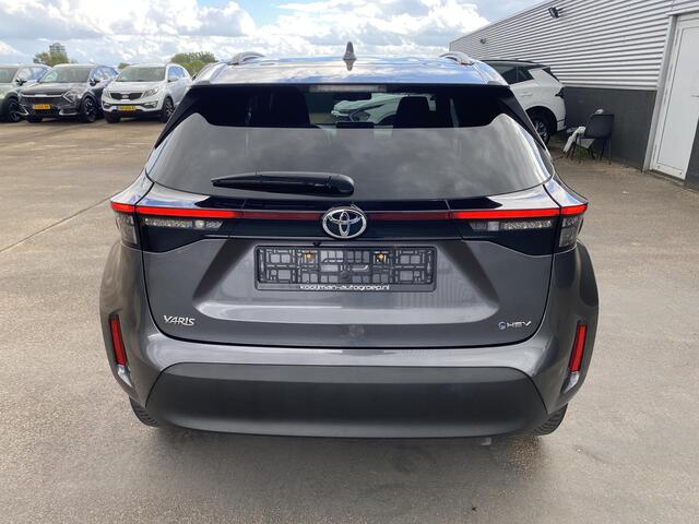 Toyota YARIS Cross 1.5 Hybrid 115 First Edition parkeersensoren Voor- & Achter, achteruitrij camera, stuurwiel verwarming, stoel verwarming, Navigatie Apple CarPlay/Android Auto