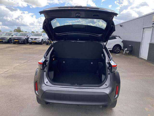 Toyota YARIS Cross 1.5 Hybrid 115 First Edition parkeersensoren Voor- & Achter, achteruitrij camera, stuurwiel verwarming, stoel verwarming, Navigatie Apple CarPlay/Android Auto