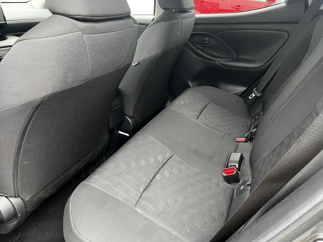 Toyota YARIS 1.5 Hybrid Dynamic Limited Parkeersensoren Stoel Stuurverwarming