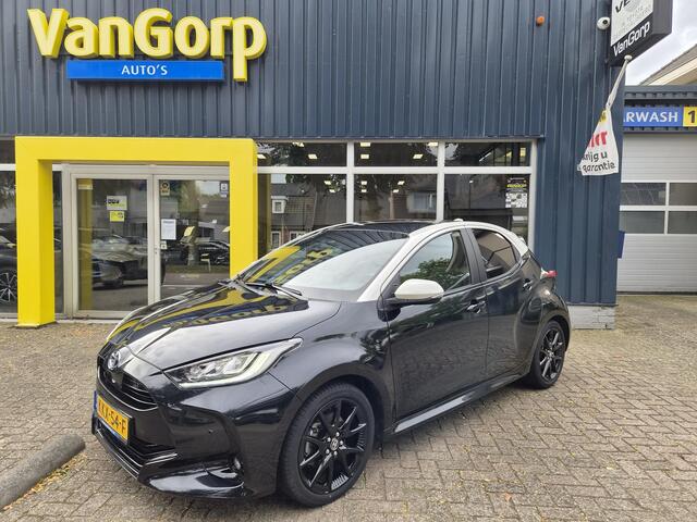 Toyota YARIS 1.5 Hybrid Executive Bi-Tone Pano All-in prijs!