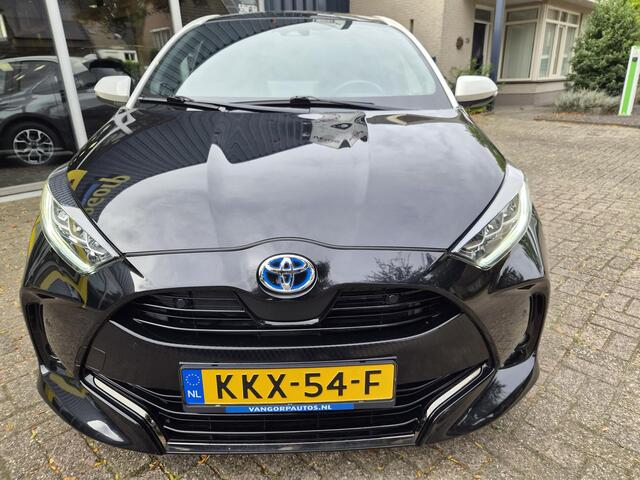 Toyota YARIS 1.5 Hybrid Executive Bi-Tone Pano All-in prijs!