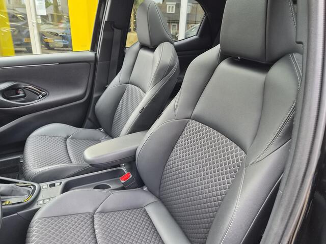 Toyota YARIS 1.5 Hybrid Executive Bi-Tone Pano All-in prijs!