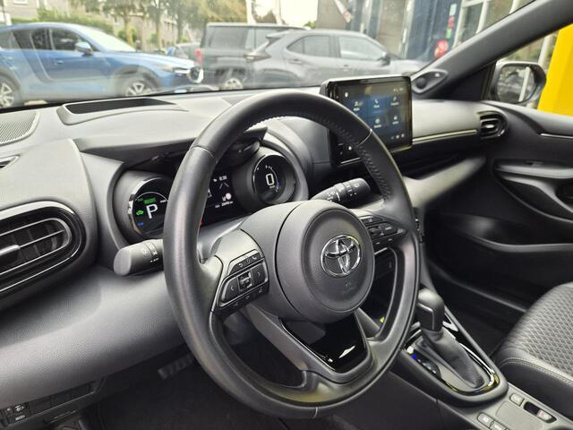 Toyota YARIS 1.5 Hybrid Executive Bi-Tone Pano All-in prijs!