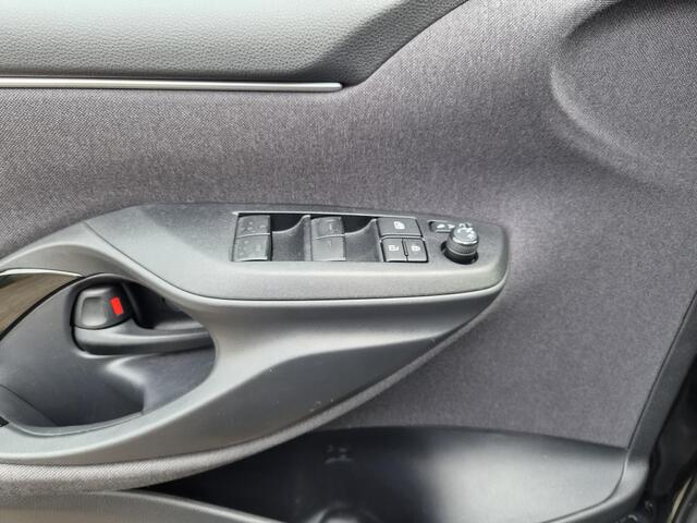 Toyota YARIS 1.5 Hybrid Executive Bi-Tone Pano All-in prijs!