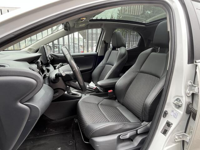 Toyota YARIS 1.5 Hybrid Homura Plus // PANORAMADAK!! // ADAPTIVE CRUISE // CAMERA // CLIMA // HALF LEDER // HEAD UP DISPLAY //