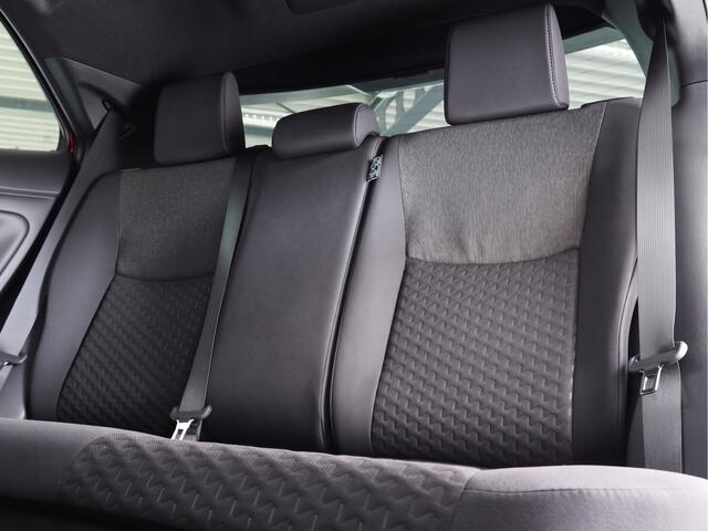 Toyota YARIS Cross 1.5 Hybrid 130 Dynamic | Winter Pakket | Dodehoekdetectie | Stuurwiel- En Stoelverwarming | Botsherkenning | Grootlichtassistent
