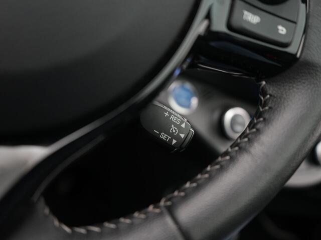 Toyota YARIS Executive | Dealer Onderhouden | Panorama dak| Navigatie |