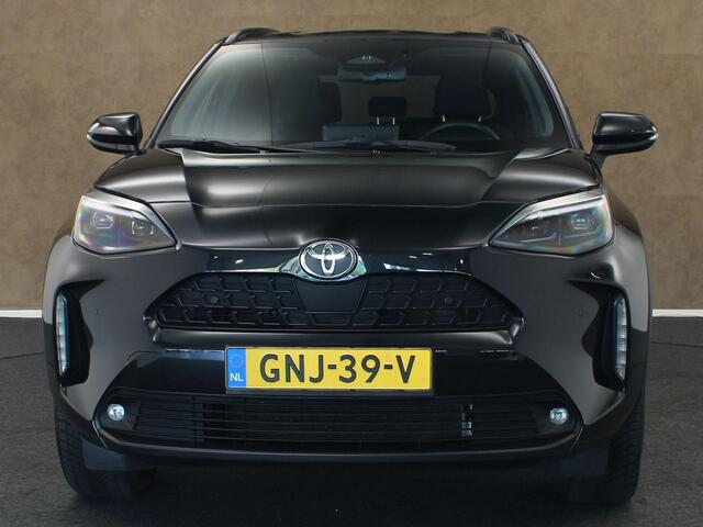 Toyota YARIS Cross 1.5 Hybrid 130 Executive - 17 INCH LICHT METALEN VELGEN MET MICHELIN CROSS CLIMATE BANDEN - NAVIGATIE - PARKEERSENSOREN VOOR/ ACHTER - CLIMATE CONTROL - CAMERA - VOORSTOELEN VERWARMD - KEYLESS ENTRY/ START - DODEHOEK DETECTIE - DRAADLOZE TELEFOONLADER - STUUR/ VOORRUIT VERWARMD