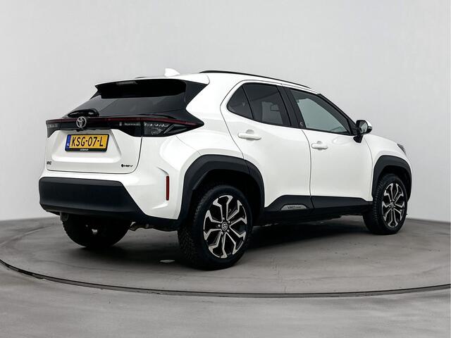 Toyota YARIS Cross 1.5 Hybrid 130 First Edition | Stuur-Stoelverwarming | 17" Lichtmetalen velgen |